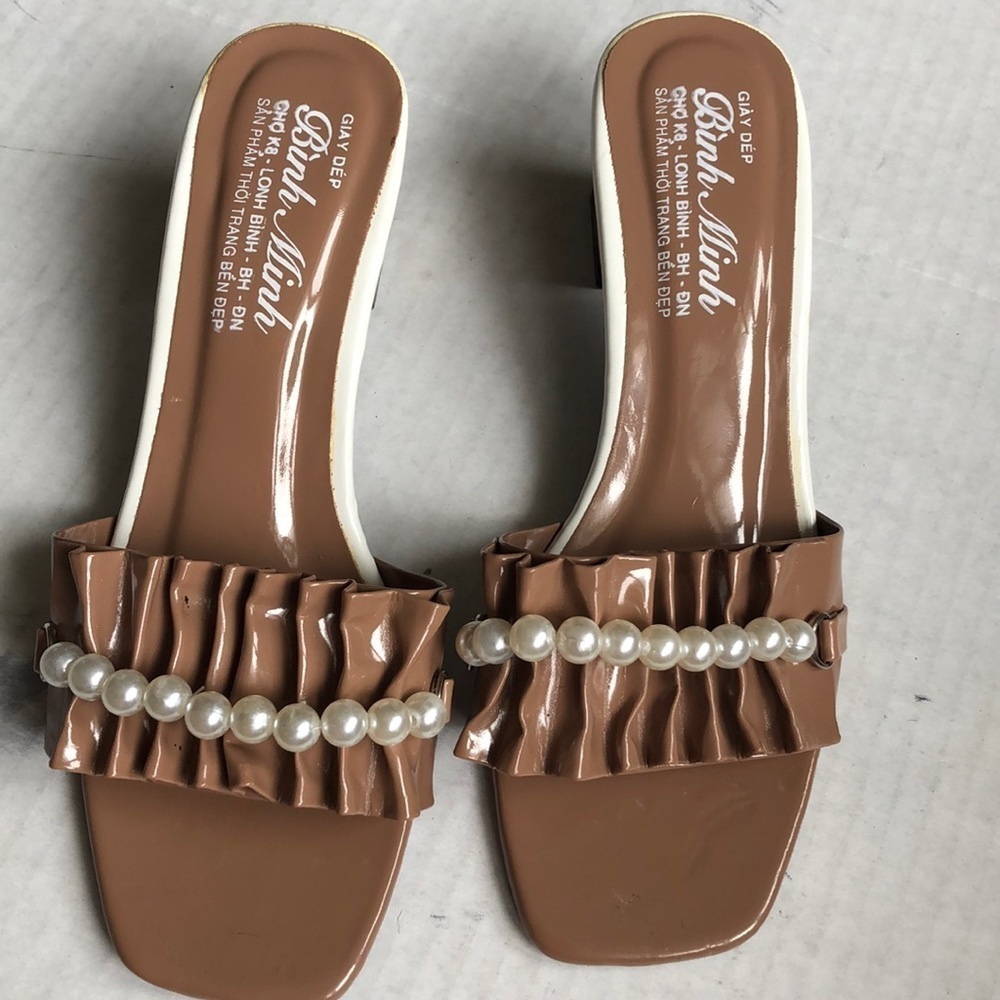 BinhMinh brown patent pearl detail mules in 7